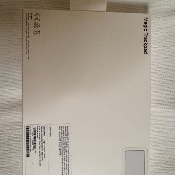 Magic Trackpad (USB‑C) - Black Multi-Touch Surface - Picture 3 of 5